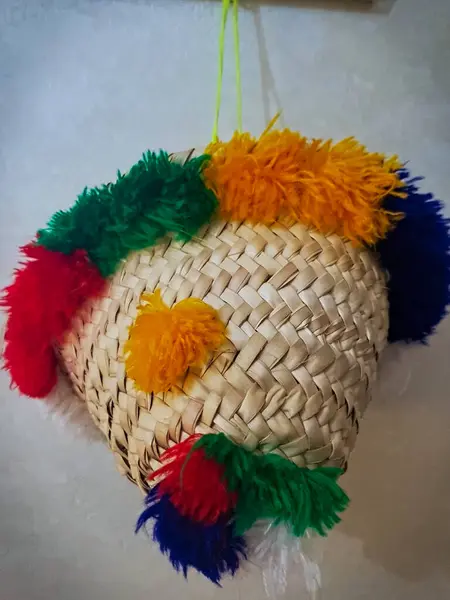 Fas 'ın kuzeybatısında, Çeçenistan bölgenin kültürel mirasının görkemli bir simgesi olarak duruyor. Bölgenin karmaşık ve süslü tasarımı zengin mirasın canlı bir vasiyeti olarak hizmet veriyor.