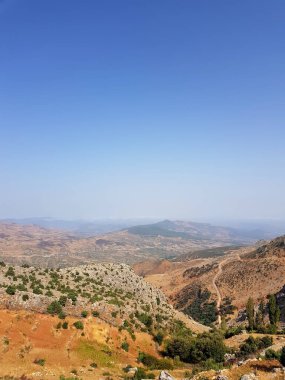 Larbaa Beni Hassen 'den Kelti Parkı' na giderken N2 yolu boyunca bir görüntü yakaladık. Çevresindeki manzaranın nefes kesici manzarası ve aşağıdan görünen tepeleriyle bu manzara..