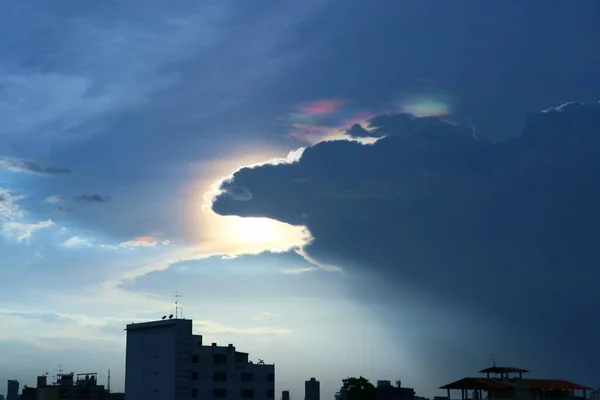 Žhnoucí Oblak Pileus Duhový Mrak — Stock fotografie