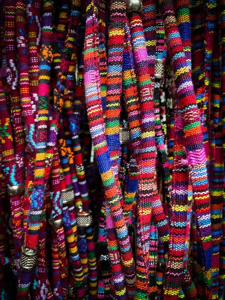 Chucherías Mimbre Multicolor Colgando Mercado Hecho Mano Largo —  Fotos de Stock
