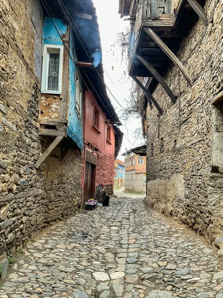 クマリキジック村 Cumalikizik Village トルコの700年前のオスマン帝国の村 トルコのブルサ市にある旧オスマン村 古いオスマン帝国の家がある狭い通り — ストック写真