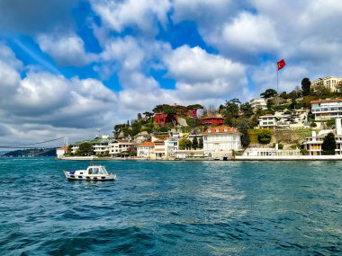 İstanbul, Türkiye Nisan 2023, İstanbul Bosporus 'tan tekne manzarası ve deniz manzarası..