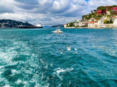 İstanbul, İstanbul, 10 Nisan 2023 manzara ve tekneli Bosporus 'tan deniz manzarası..