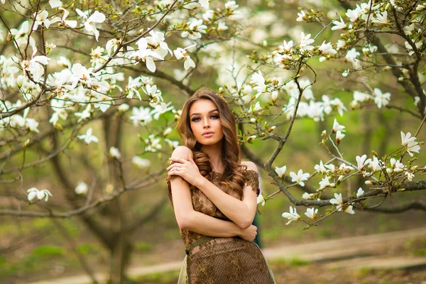 Primavera Menina Romântica Bonita Moda Vestido Marrom Renda Longa Jardim — Fotografia de Stock