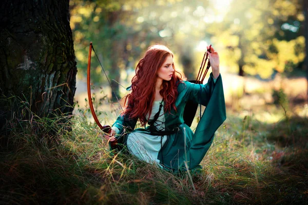 Portrait Beautiful Red Haired Girl Green Medieval Dress Glowing Sun — Stock Photo, Image