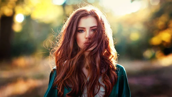 Portrait Beautiful Red Haired Girl Green Medieval Dress Glowing Sun — Stock Photo, Image
