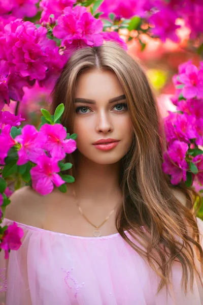 Mooi Meisje Roze Vintage Jurk Strohoed Staan Buurt Van Kleurrijke — Stockfoto