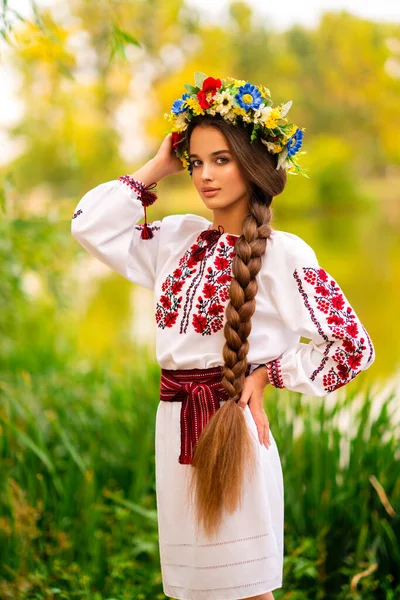 Beautiful Long Braided Hair Girl Ukrainian Traditional Dress Wreath Posing — Stock Photo, Image