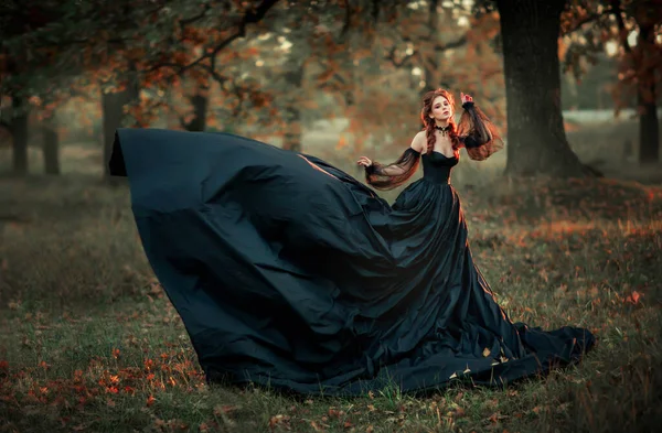 Portret Fată Magnific Moda Gotic Picioare Lângă Copac Fantasy Lucru — Fotografie, imagine de stoc