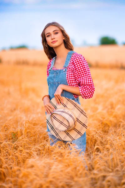 Young Pretty Blonde Girl Posing Field Wheat Beautiful Stylish Cowgirl — Stock Photo, Image