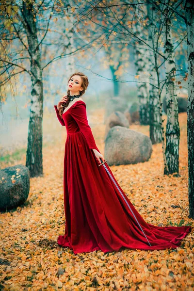 Sonbahar Ormanlarında Dikilen Muhteşem Moda Gotik Kız Portresi Fantezi Sanatı — Stok fotoğraf