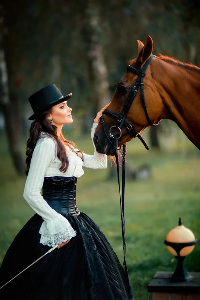 Portret Van Prachtige Fashion Gothic Meisje Wandelen Een Paard Fantasy — Stockfoto