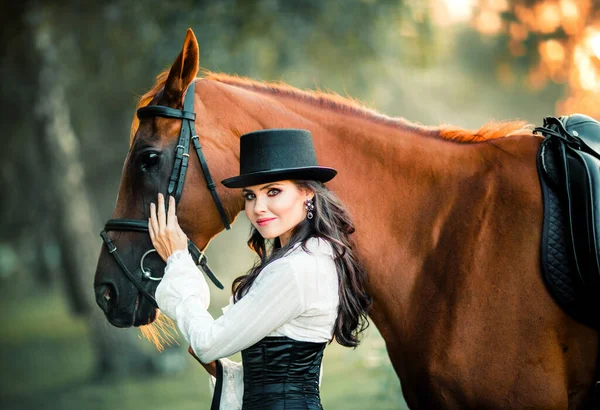 Portret Wspaniałej Dziewczyny Gotyckiej Mody Chodzenia Konia Fantasy Dzieła Sztuki — Zdjęcie stockowe