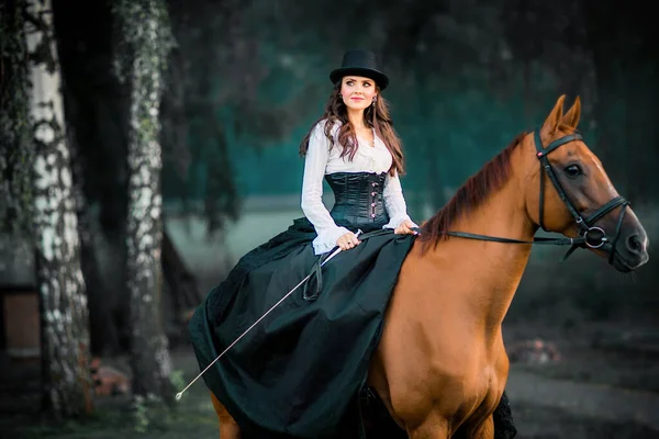 Portrét Nádherné Módní Gotické Dívka Chůzi Koně Fantazie Umělecké Dílo — Stock fotografie