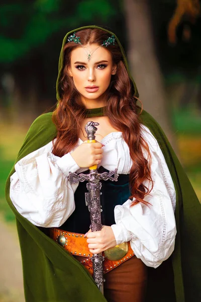 Bela Princesa Cabelos Vermelhos Vestido Elfo Medieval Manto Longo Com — Fotografia de Stock