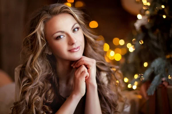 Beautiful Young Girl Long Curly Hair Standing Christmas Background Boke — Stock Photo, Image