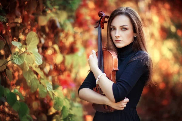 Portrait Beautiful Brunette Girl Dark Dress Violin Violinist Sad Eyes — Stock Photo, Image