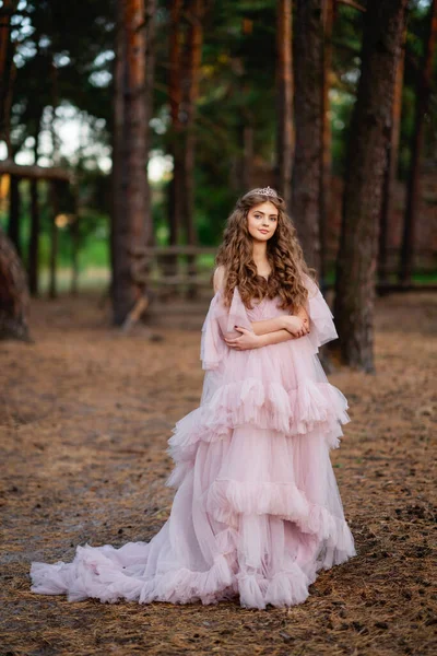 Belle Fille Aux Cheveux Longs Robe Longue Glamour Posant Forêt — Photo