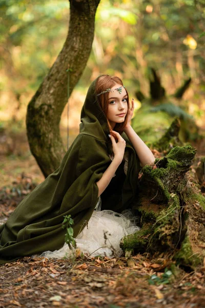 Portrait Beautiful Red Haired Girl Green Medieval Dress Moss Tree — Stock Photo, Image