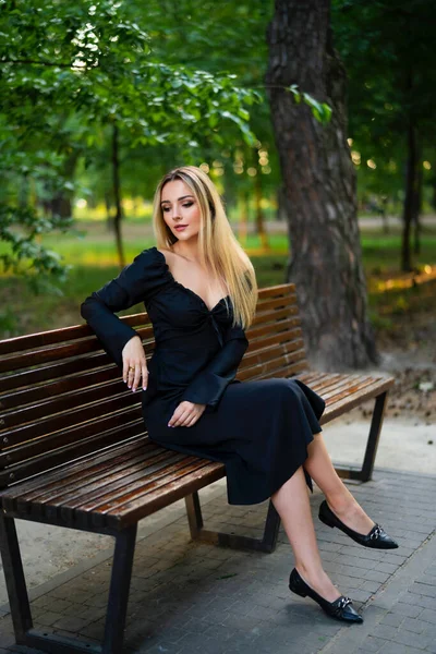 Beautiful Blonde Girl Black Dress Sitting Green Park Art Work — Stock Photo, Image