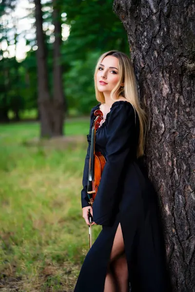 Beautiful Blonde Girl Black Dress Holding Violin Green Park Art — Stock Photo, Image