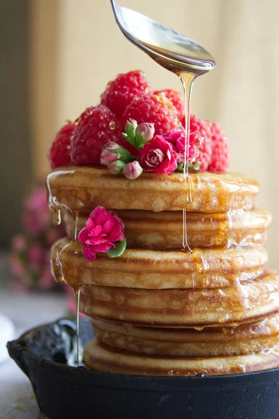 Pancakes Honey Decorated Raspberries Flowers Close — Stock Photo, Image