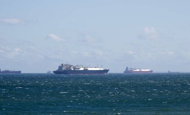 Denizdeki Kargo Gemileri ve Tankerleri