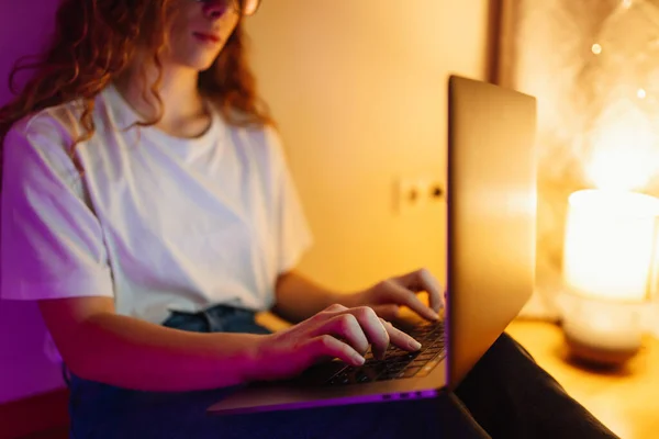 Young Woman Working Online Studying Sitting Home Office Late Night — Foto Stock