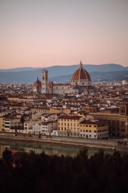 Budapeşte, Macaristan manzarası. Gün doğumunda Budapeşte 'nin göz kamaştırıcı manzarası. Şafakta şehir manzarası.