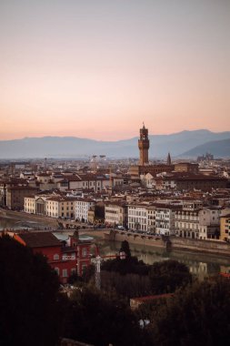 Budapeşte, Macaristan manzarası. Gün doğumunda Budapeşte 'nin göz kamaştırıcı manzarası. Şafakta şehir manzarası.