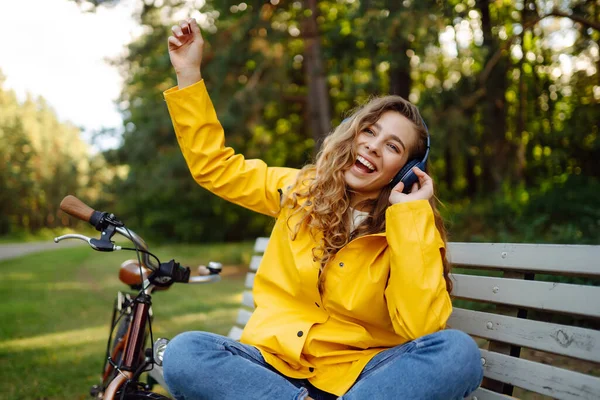 Happy Young Woman Headphones Smartphone Rides Bicycle Sunny Park Listening — Stock Photo, Image