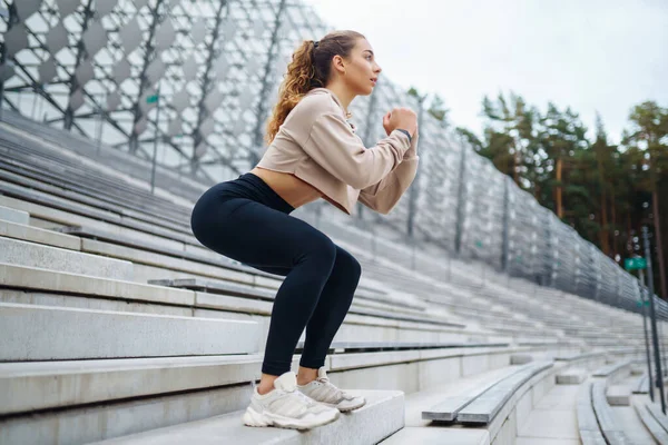 Stile Vita Attivo Giovane Donna Fitness Esercizio Stretching All Aperto — Foto Stock