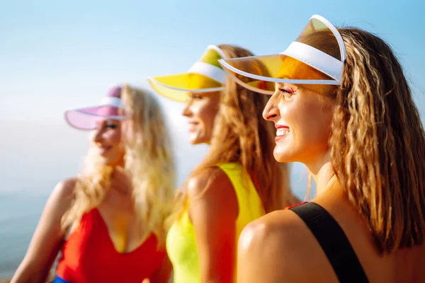 Rano Tańczą Młodzi Tancerze Kolorowych Strojach Kąpielowych Koncepcja Sportu Fitness — Zdjęcie stockowe