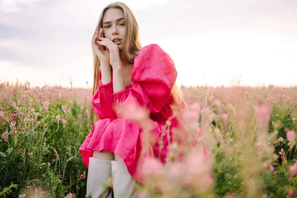 Young Woman Stylish Summer Dress Feeling Free Field Flowers Nature — Stok fotoğraf