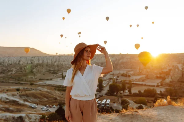 Young Woman Stands Mountain Flying Air Balloons Background Famous Tourist — 스톡 사진