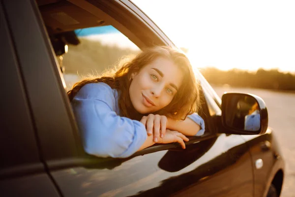 Adventure Young Woman Resting Enjoying Trip Car Lifestyle Travel Tourism — Stock Photo, Image