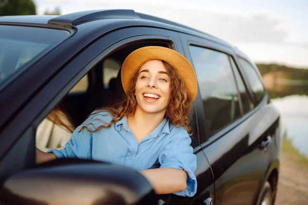 Dvě Mladá Žena Odpočívá Užívá Výlet Autě Automobile Cesta Cestování — Stock fotografie