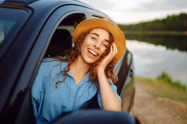 Two Young Woman Resting Enjoying Trip Car Automobile Journey Traveling — Stock Photo, Image