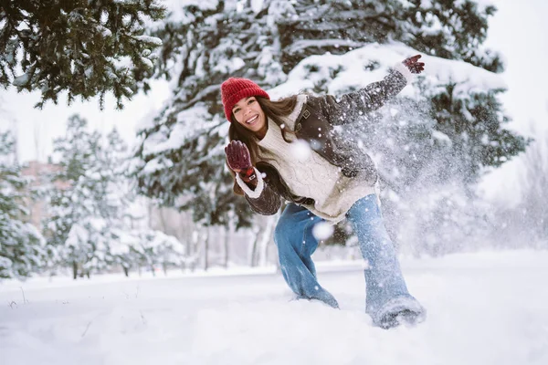 Portrait Young Happy Woman Having Fun Snowy Park Happy Woman — Stock Photo, Image