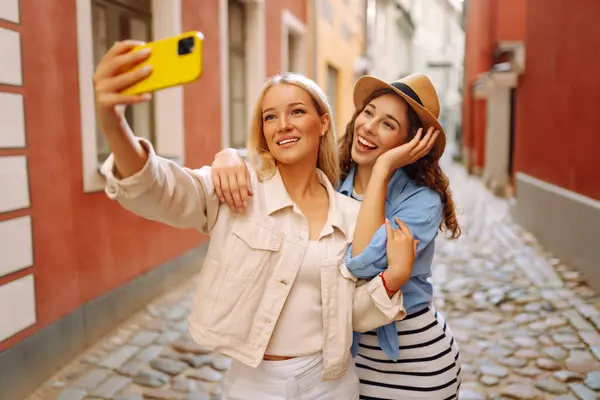 Two Beautiful Young Woman Friends Walking Together City Using Smartphone Fotografia De Stock
