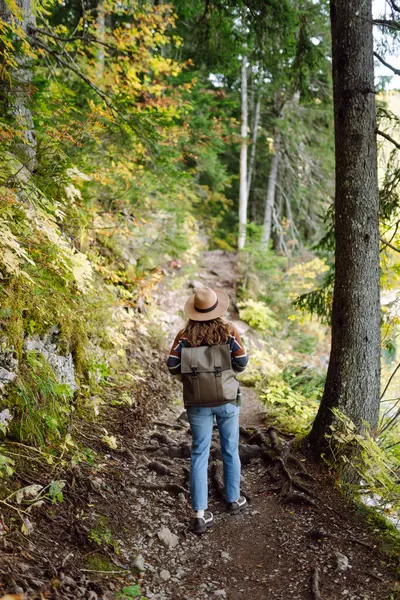 Woman Tourist Backpack Standing Footpath Woodland Trips Active Lifestyle Imágenes De Stock Sin Royalties Gratis