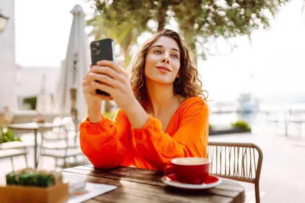 Portrait Beautiful Young Woman Reading Text Message Mobile Phone Coffee Imagen De Stock