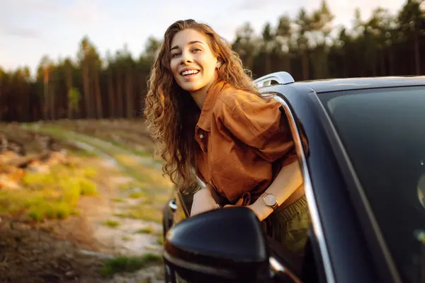 Happy Woman Enjoy Road Trip Car Summer Trip Lifestyle Travel Стокове Зображення