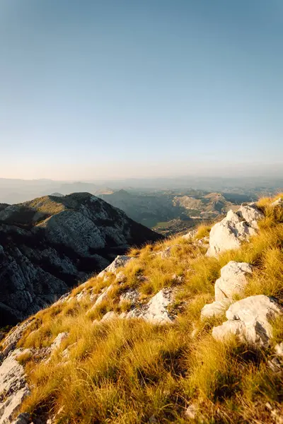 Vahşi dağlar manzara manzarası. Avrupa. Doğa konsepti. Karadağ. Durmitor