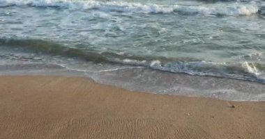 Sahilde okyanus dalgası. Su arkaplanı.