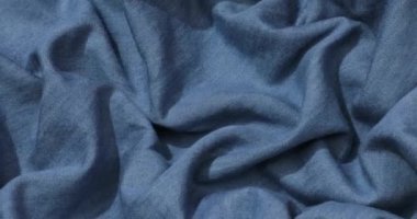 Mavi kot kumaş arka plan. Mavi kot kumaş arka plan dokusunu dalgalandırıyor. Mavi kot kumaş kumaş kumaş kumaş..