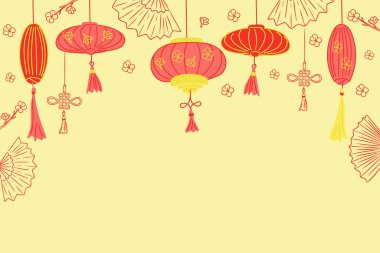 Kırmızı ve sarı fenerli Çin bayrağı, vantilatörler, çiçek motifleri ve soluk sarı arka planda geleneksel dekorasyonlar. Tebrik kartı için kopyalama alanı olan geleneksel Asya vektör şablonu