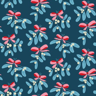 Koyu mavi arka planda kırmızı fiyonklu ve dutlu ökseotu dallarının elle çizilmiş kusursuz deseni. Noel süslemesi, tatil aşkı ve şenlikli botanik geleneği kavramı