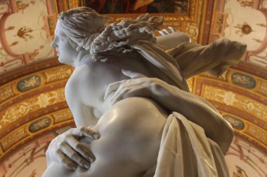 Roma 'daki Galleria Borghese' de Proserpina 'ya Tecavüz