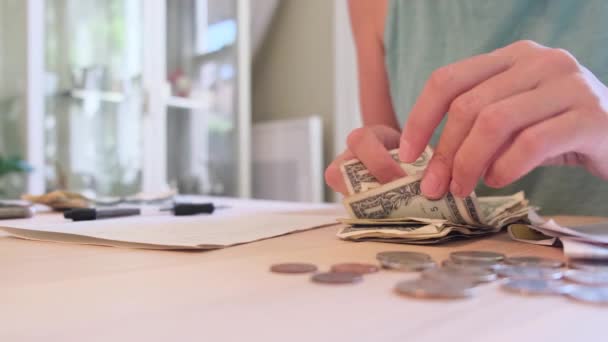 Vrouw Het Tellen Van Geld Financiert Economische Crisis Inflatie Crash — Stockvideo